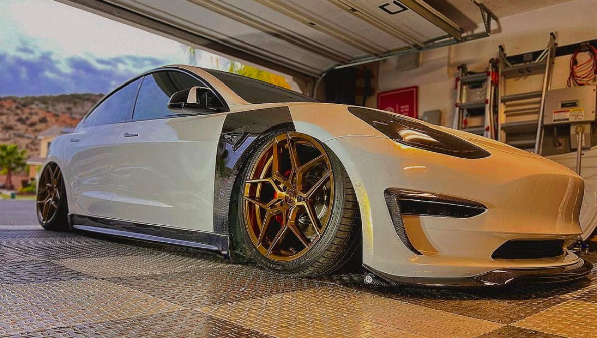 TESLA MODEL 3 CMST TYPE CARBON SIDE SKIRTS